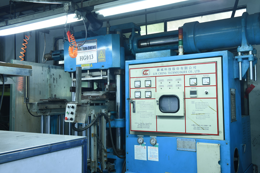 200T Injection Forming Machine（射出硫化机）